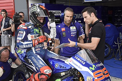 FP1 MotoGP Spanyol: Lorenzo tercepat, Rossi ketiga