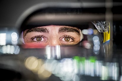 Alonso is ellátogatott a kínai nagy falhoz - a szelfibot sem maradhatott otthon!