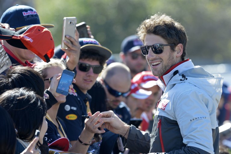 Grosjean tökéletesen lecsapta a pezsgős dugót Párizsban!
