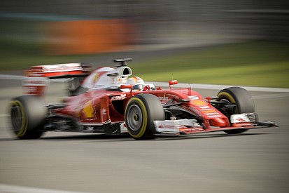 Vettel leparkolta a Ferrarit a célegyenesben, az elektronika adta meg magát