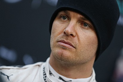 Buttonhoz hasonlóan Rosberg is tudja, hol kell biciklizni!