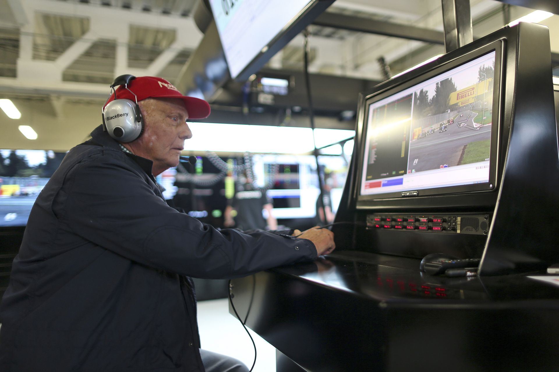 Hat világbajnoki cím a képen: Lauda és Lorenzo