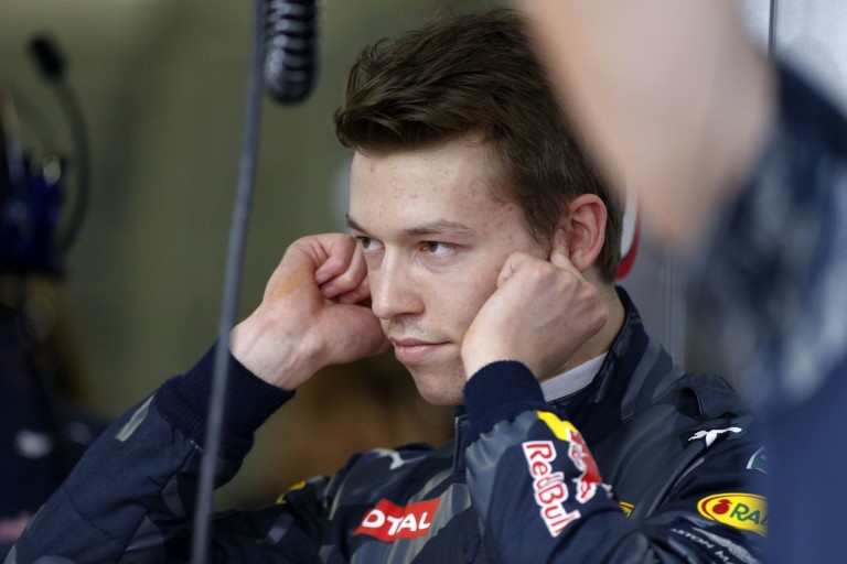 Kvyat így bujkál Barcelonában!