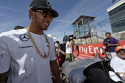Hamilton már megérkezett Monacóba - csónakázott kicsit!