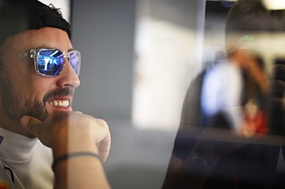 Egy újabb kép Alonso monacói sisakjáról