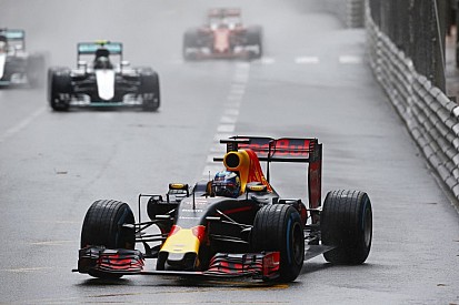 Ricciardo rázza a fejét - nem igaz, hogy Monacóban sem nyert!
