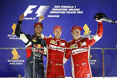 Vettel arca, mikor megtudja, hogy Räikkönen és Ricciardo előtte van a pontversenyben!