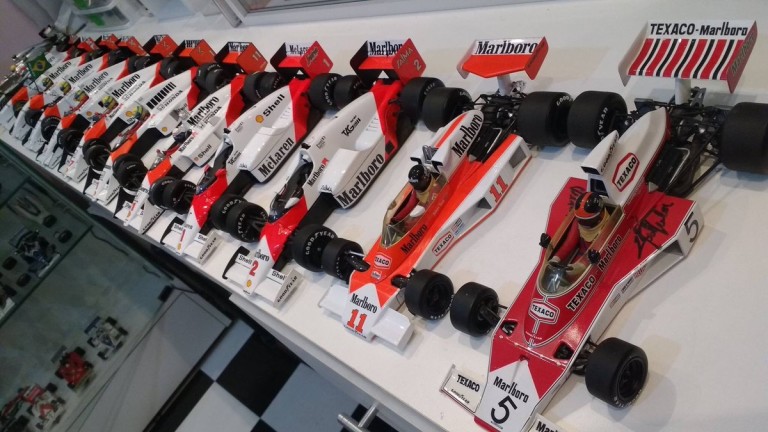 Bekönnyezel: micsoda F1-es McLaren-gyűjtemény?!