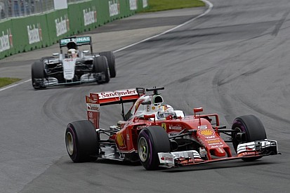 Videón, ahogy Vettel majdnem elüti a sirályokat a Ferrarival Kanadában
