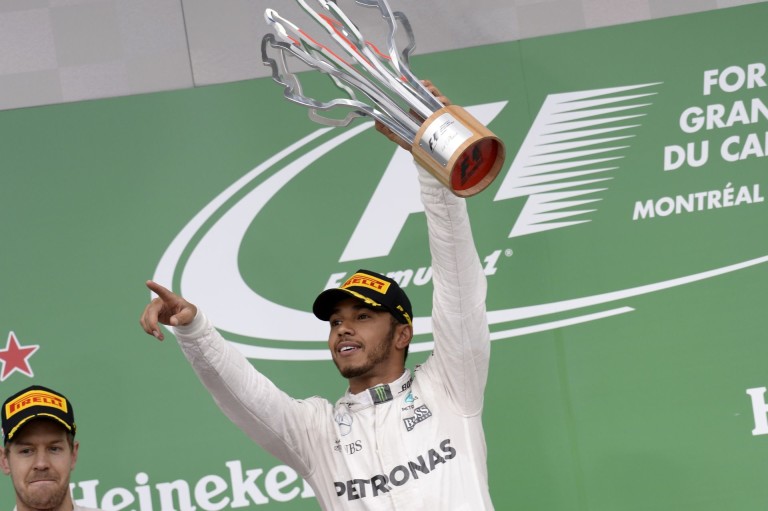 Hamilton nagyon menő: magángépek és ő