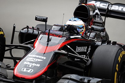 Te jó ég: Alonso McLaren-Hondája olyan hangokat adott ki, mint egy Alien