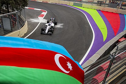 Bottas korrigált: 371 km/órával száguldott Baku utcáin!