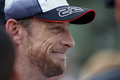 Így köszönt be Button fullos barátnője Monacóból: no komment