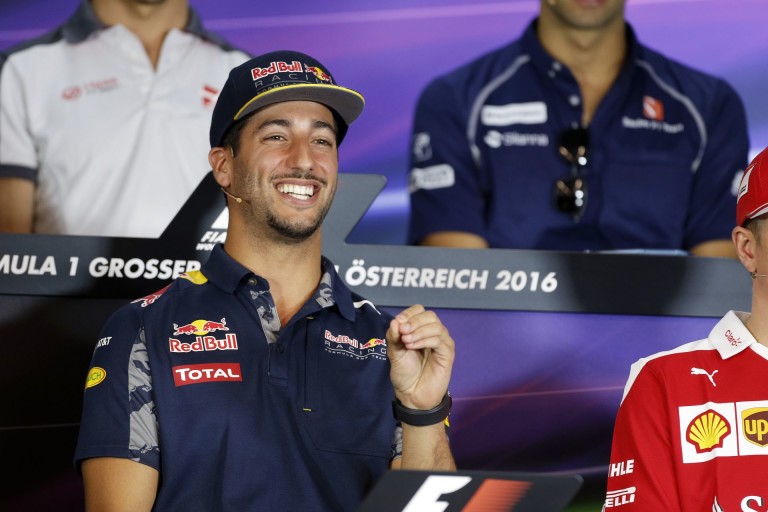Túl lassú volt este a net Kvyatnál: Ricciardo sejti, mi lehetett az oka!