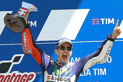 MotoGP Mugello: Lorenzo kalahkan Marquez dalam duel ketat, Rossi gagal finis