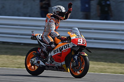 Marquez se pone al frente con Lorenzo a una décima; Rossi, octavo
