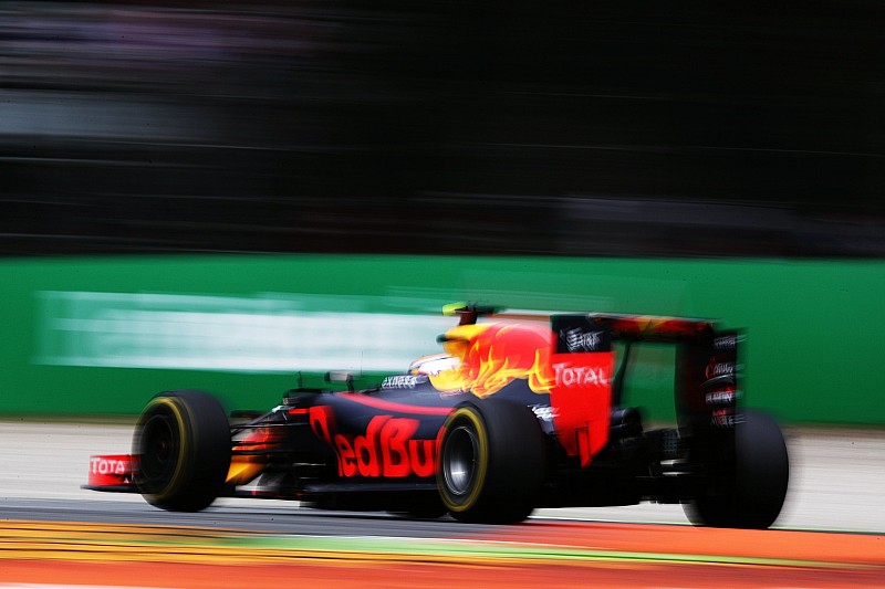 Formel 1 in Singapur: Red Bull Racing am schnellsten, Crash von Nico Rosberg