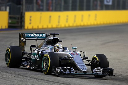 Hamilton positief: "Dit jaar voelt de wagen compleet anders aan"