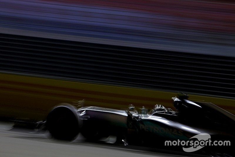 Singapore, Libere 3: Rosberg insiste, Verstappen non molla