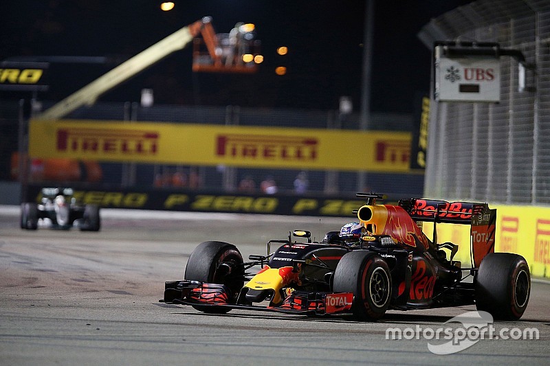 Red Bull berharap pada faktor tak terduga untuk kalahkan Mercedes