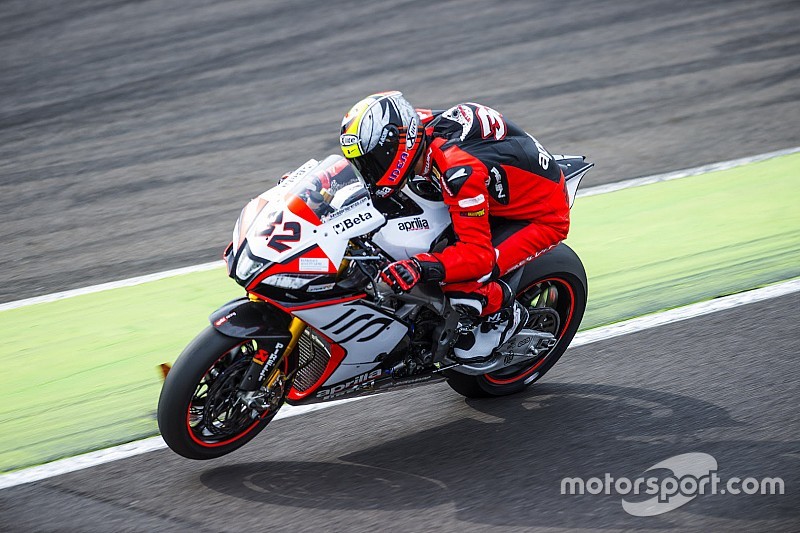 Савадорі приєднався до заводської команди Aprilia в серії Супербайк