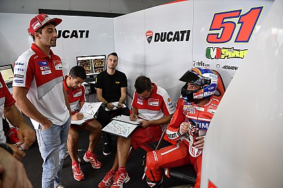 Iannone rijdt niet verder in Aragon, Pirro valt voor hem in
