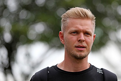 Magnussen kecewa dengan penundaan keputusan Renault