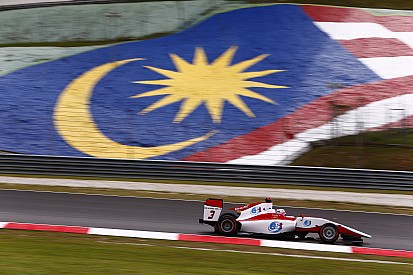 GP3 Sepang: Albon wint, De Vries rijdt teamgenoot Leclerc aan