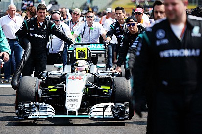 Según Wolff, Mercedes sigue con riesgo de malas arrancadas