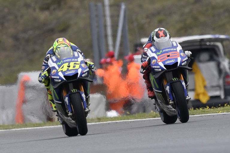 MotoGP: Videón Lorenzo és Rossi fergeteges vitája Misanóban!