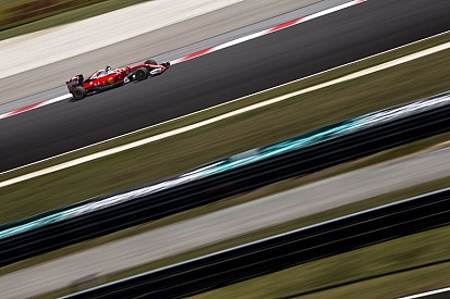 Epic fail a Ferrarinál pénteken: egy lámpát felejtettek Räikkönen kocsijában?