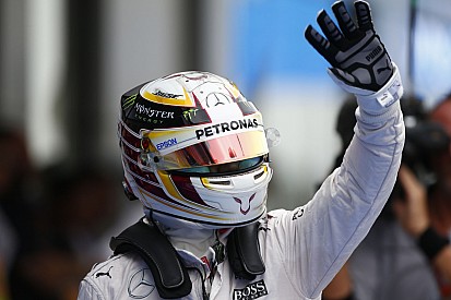 Hamilton vadi új motorja füstölt el: "Nem hiszem, hogy az autóm meg tudja csinálni"