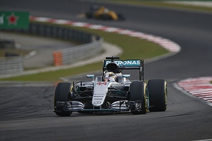 A Mercedes maximálisan megérti Hamiltont - egyelőre nincs kilátásban újabb büntetés!