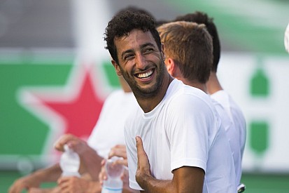 Ricciardo: "Kiminek igaza van, de nem feledkezhetünk meg Verstappen koráról!"