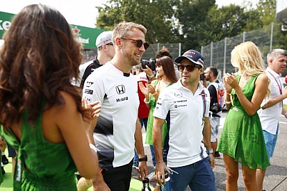 Max: "Kimi, Vettel és Villeneuve nem volt elég, Laudának is odadobott egy kis csemegét!"