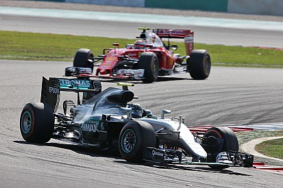 Raikkonen apunta a los mapas motor como la clave del dominio de Mercedes