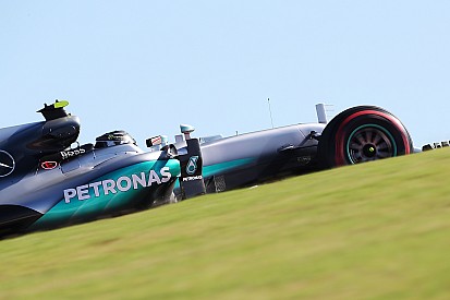 Nico Rosberg cierra el viernes en Austin como líder