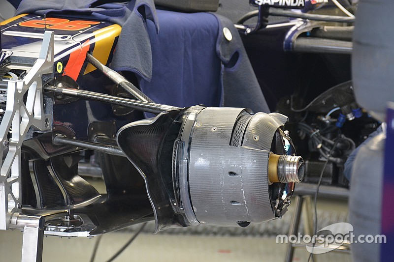 Técnica: tomas de freno delanteras aumentadas del STR11 para México