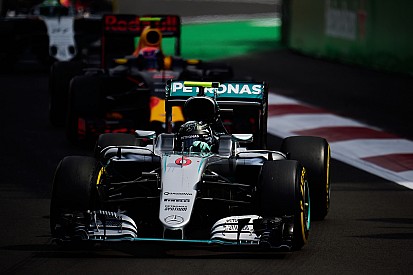 Rosberg, touché par Verstappen - "J'ai cru que ma voiture était foutue"