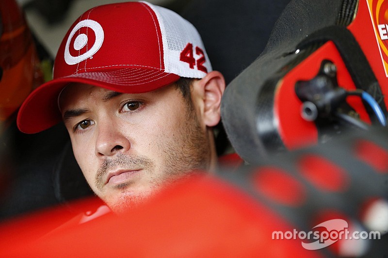 Larson lidera la primera práctica del viernes en Phoenix