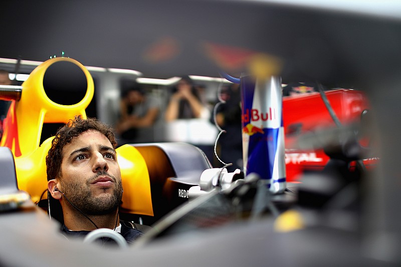 Ricciardo dice que si fuera Vettel olvidaría el asunto de México