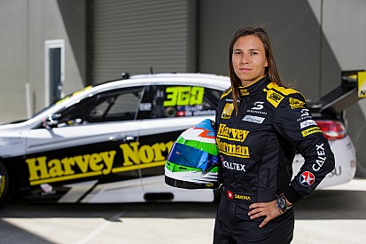 Simona de Silvestro wird Nissan-Werksfahrerin bei den Supercars