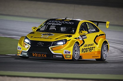 WTCC Qatar: Tarquini wint openingsrace na code rood