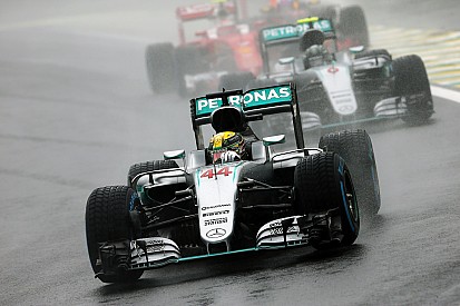 Pirelli обсудила с пилотами дождевые шины