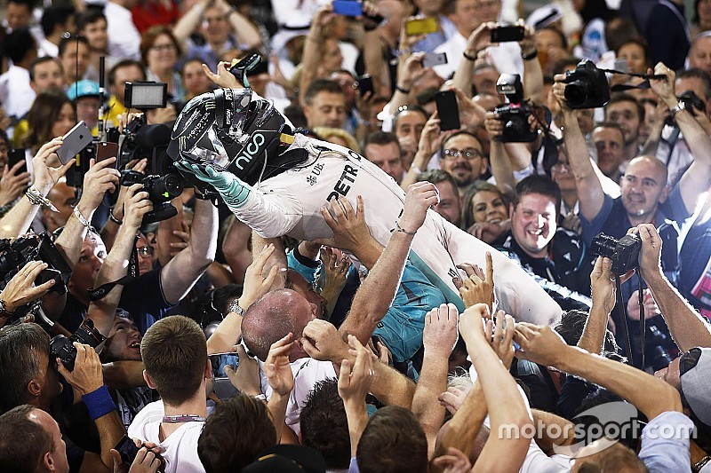 Photos - Nico Rosberg fête son premier titre de champion du monde !