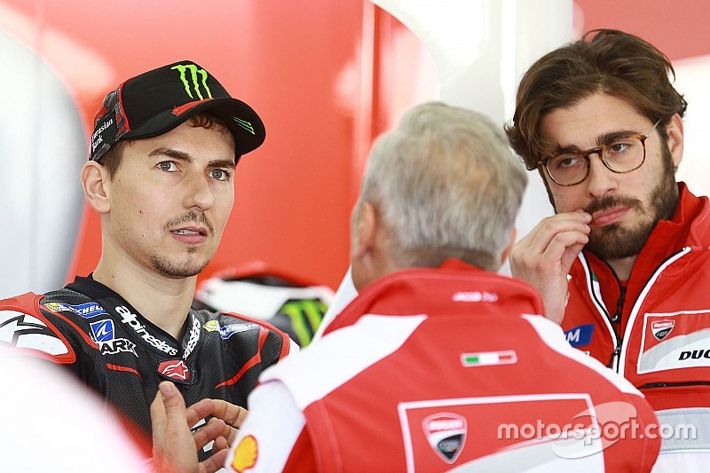 Lorenzo: “No me será fácil ir más rápido que Dovizioso”