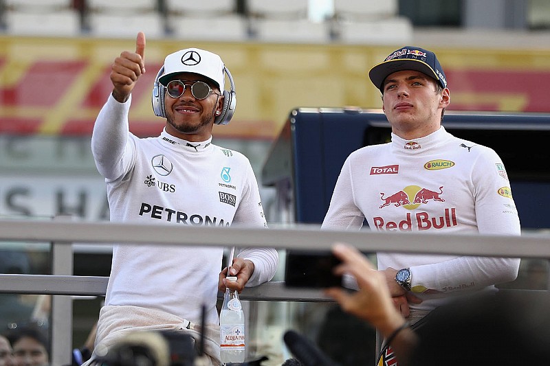 F1-teambazen vinden Verstappen op één na beste coureur van 2016
