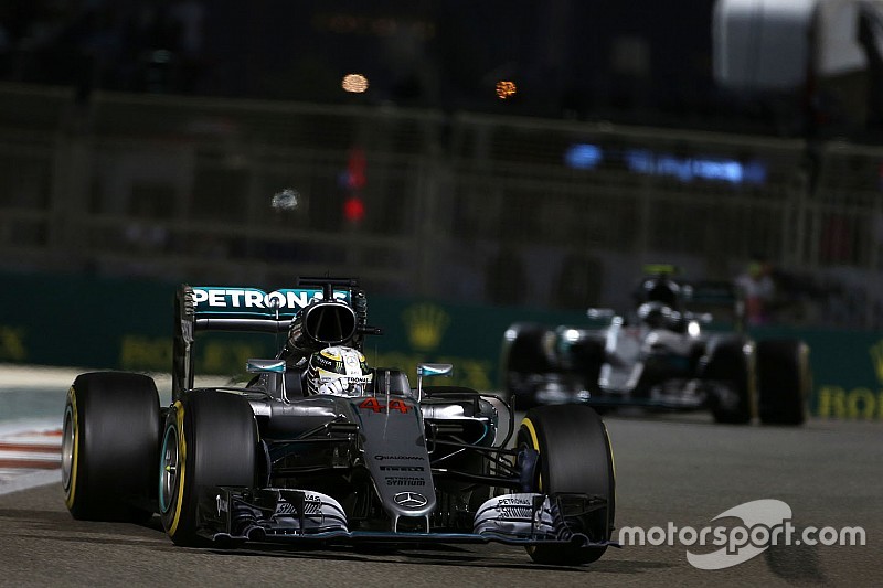Mercedes sudah tidak permasalahkan taktik Hamilton di Abu Dhabi