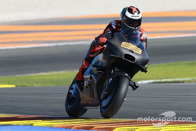 Босс Ducati назвал Лоренсо фаворитом первой гонки сезона