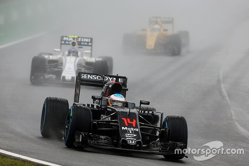 Alonso pide que los neumáticos sean cubiertos en la F1